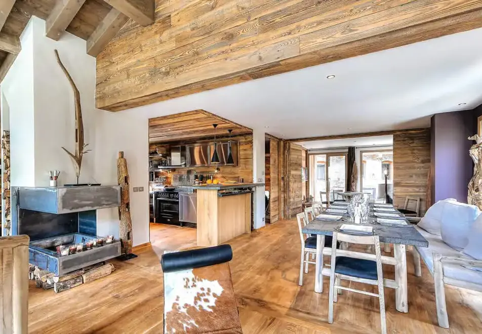 Le Chalet Martine, St Martin de Belleville (catered chalet) - Lounge/dining area