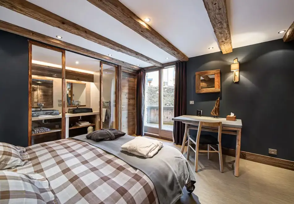 Le Chalet Martine, St Martin de Belleville (catered chalet) - Double bedroom