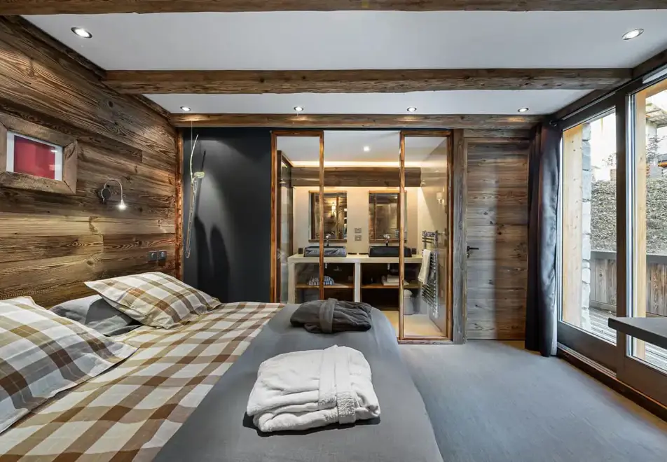 Le Chalet Martine, St Martin de Belleville (catered chalet) - Double bedroom
