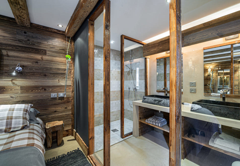 Le Chalet Martine, St Martin de Belleville (catered chalet) - Ensuite shower room