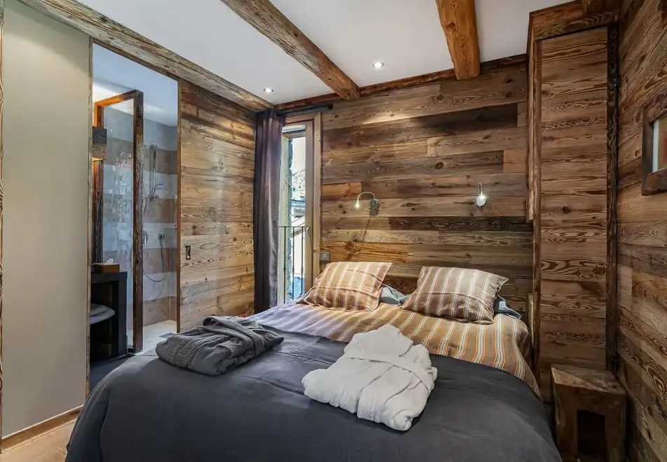 Le Chalet Martine, St Martin de Belleville (catered chalet) - Double bedroom