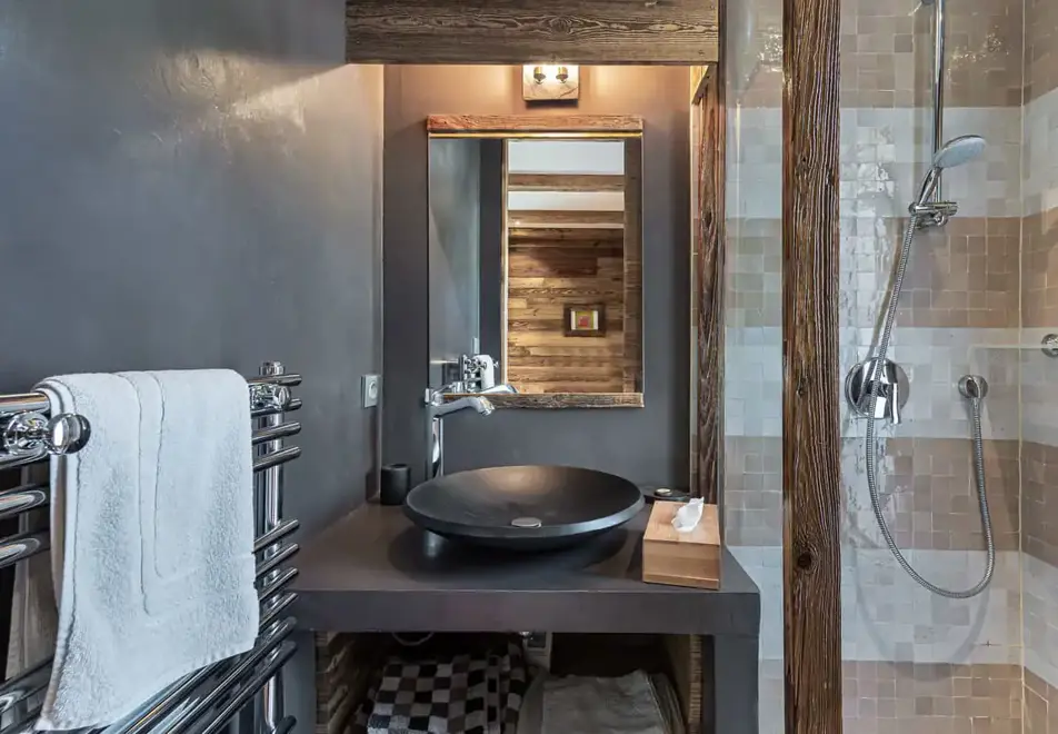 Le Chalet Martine, St Martin de Belleville (catered chalet) - Ensuite shower room