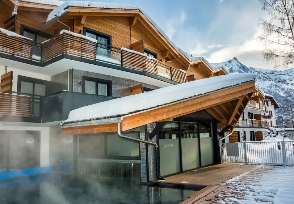 Isatis, Chamonix (self catered apartments) - Outdoor pool