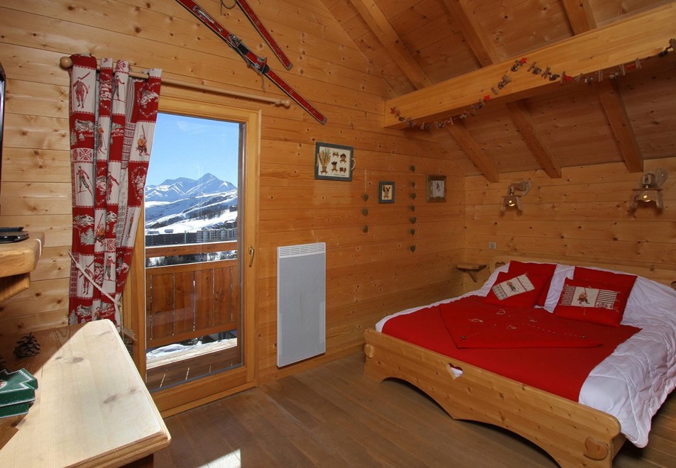 Chalet Garden, La Toussuire (self catered chalet) - Double bedroom