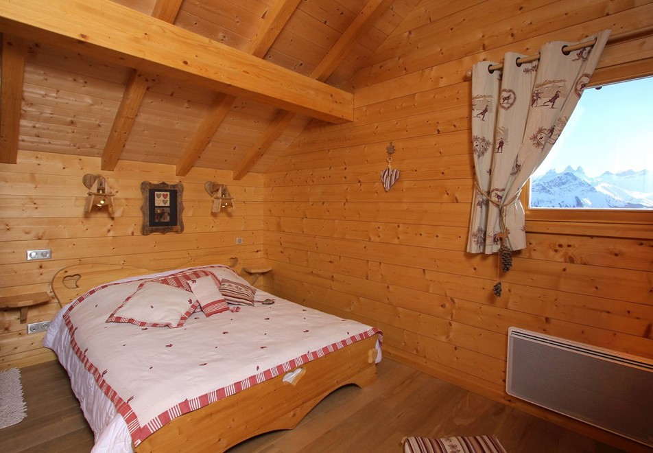 Chalet Garden, La Toussuire (self catered chalet) - Double bedroom