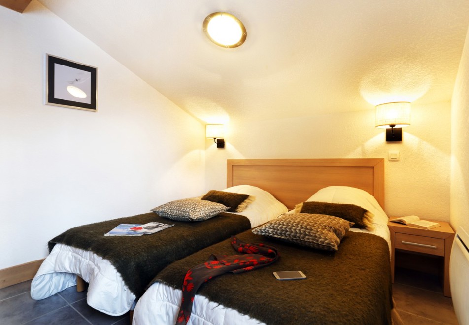 Grand Ermitage, Chatel (self catered apartments) - Twin bedroom