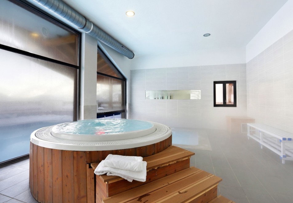Grand Ermitage, Chatel (self catered apartments) - Hot tub