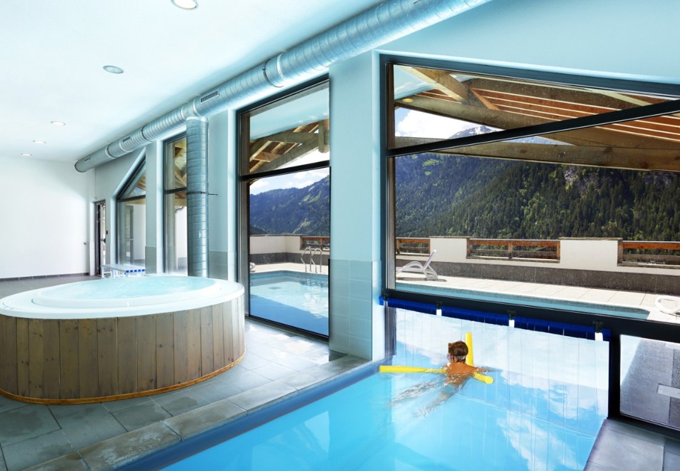 Grand Ermitage, Chatel (self catered apartments) - Indoor/outdoor pool