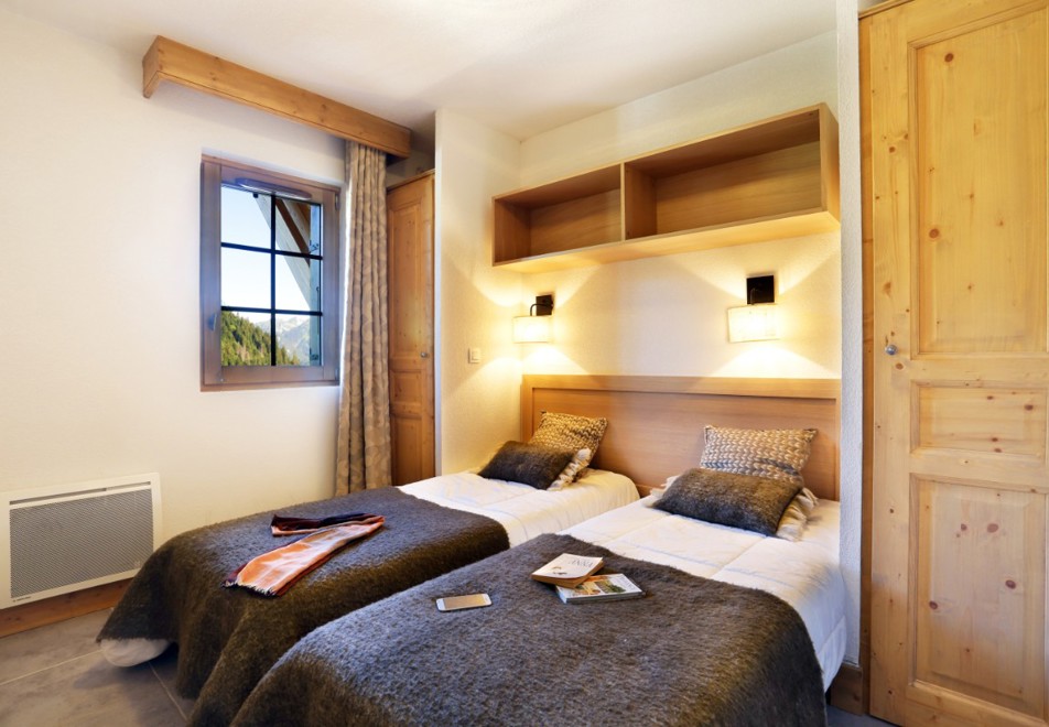 Grand Ermitage, Chatel (self catered apartments) - Twin bedroom