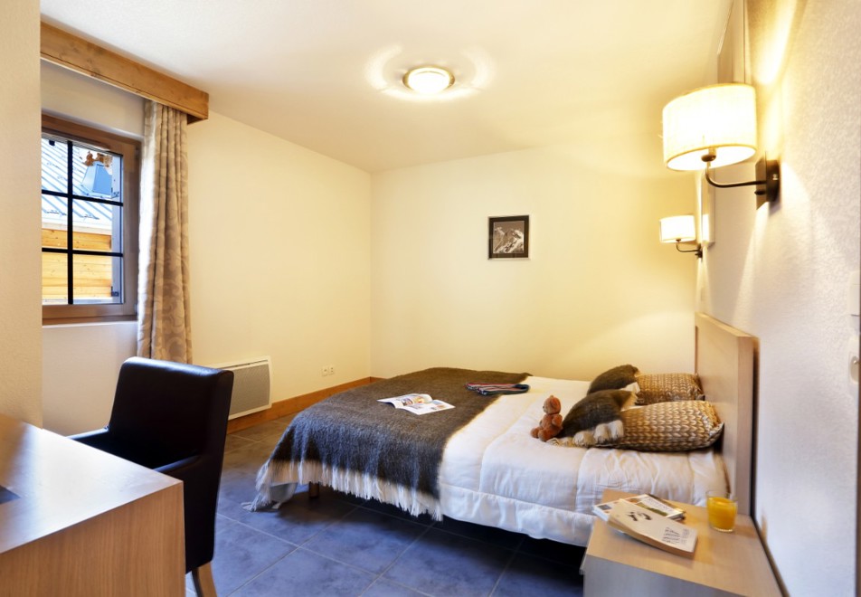 Grand Ermitage, Chatel (self catered apartments) - Double bedroom