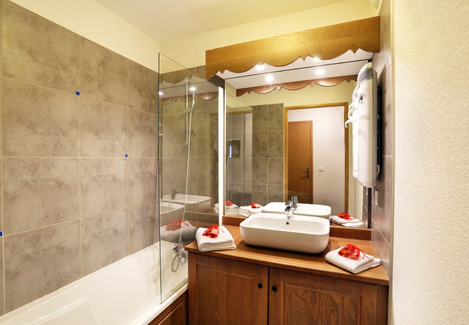 Grand Ermitage, Chatel (self catered apartments) - Bathroom