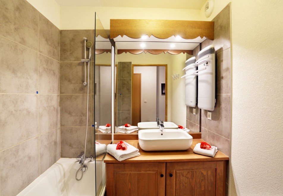 Grand Ermitage, Chatel (self catered apartments) - Bathroom