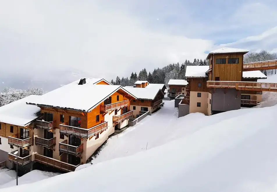 Chalet des Pistes, Combloux (self catered apartments) - Slope access