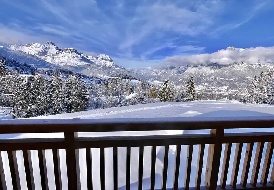 Chalet des Pistes, Combloux (self catered apartments) - Stunning views