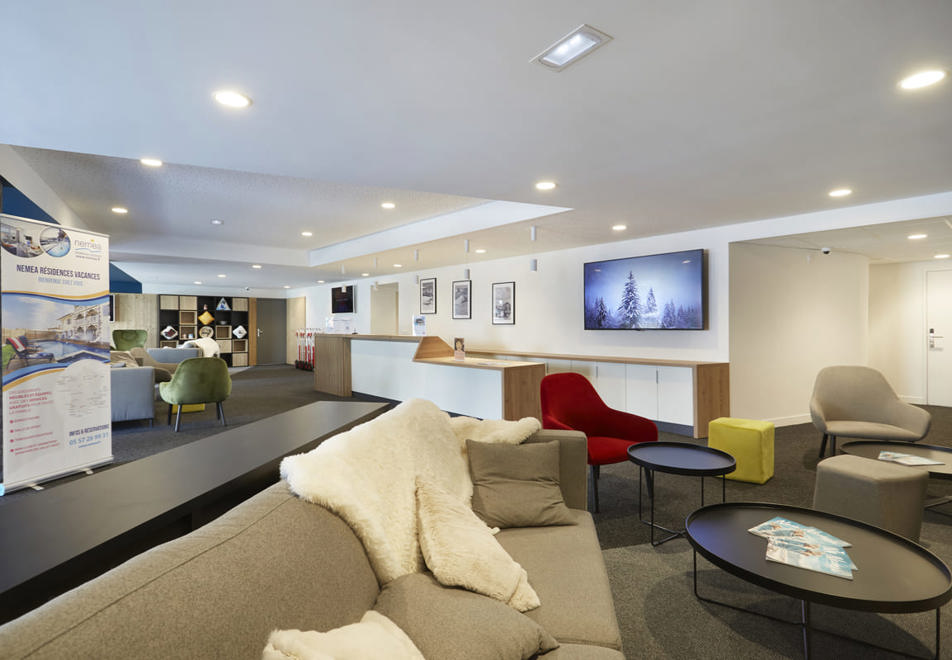 Le Hameau, Les Deux Alpes (self catered apartments) - Reception