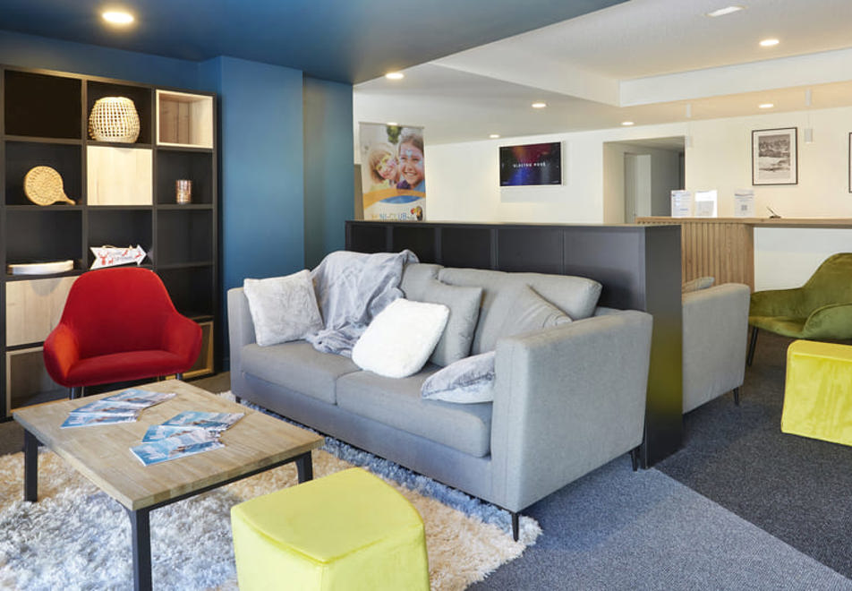 Le Hameau, Les Deux Alpes (self catered apartments) - Reception
