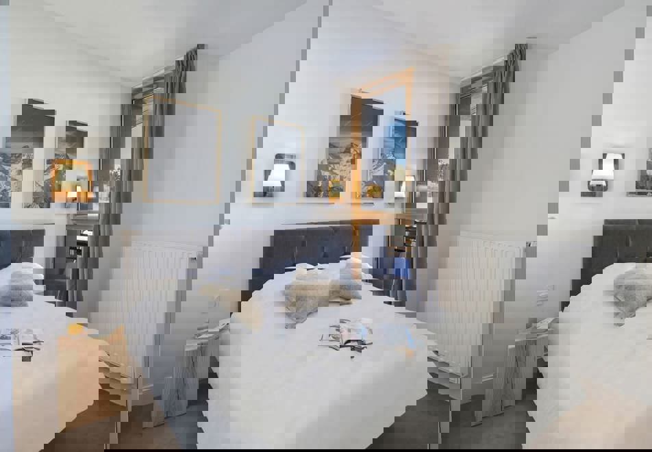 Le Hameau, Les Deux Alpes (self catered apartments) - Typical double bedroom style