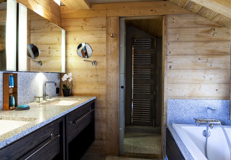Chalets les Granges, Les Houches (self catered chalets) - Bathroom