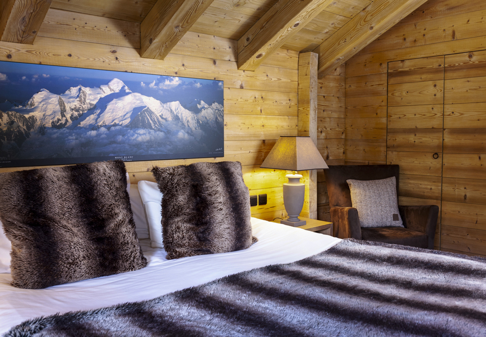 Chalets les Granges, Les Houches (self catered chalets) - Double bedroom