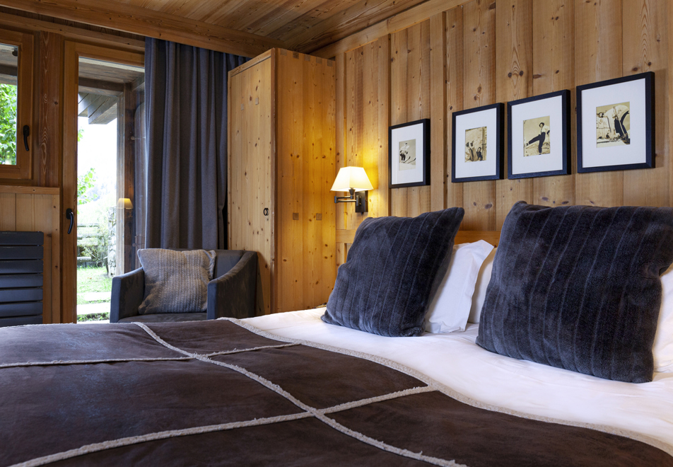 Chalets les Granges, Les Houches (self catered chalets) - Double bedroom