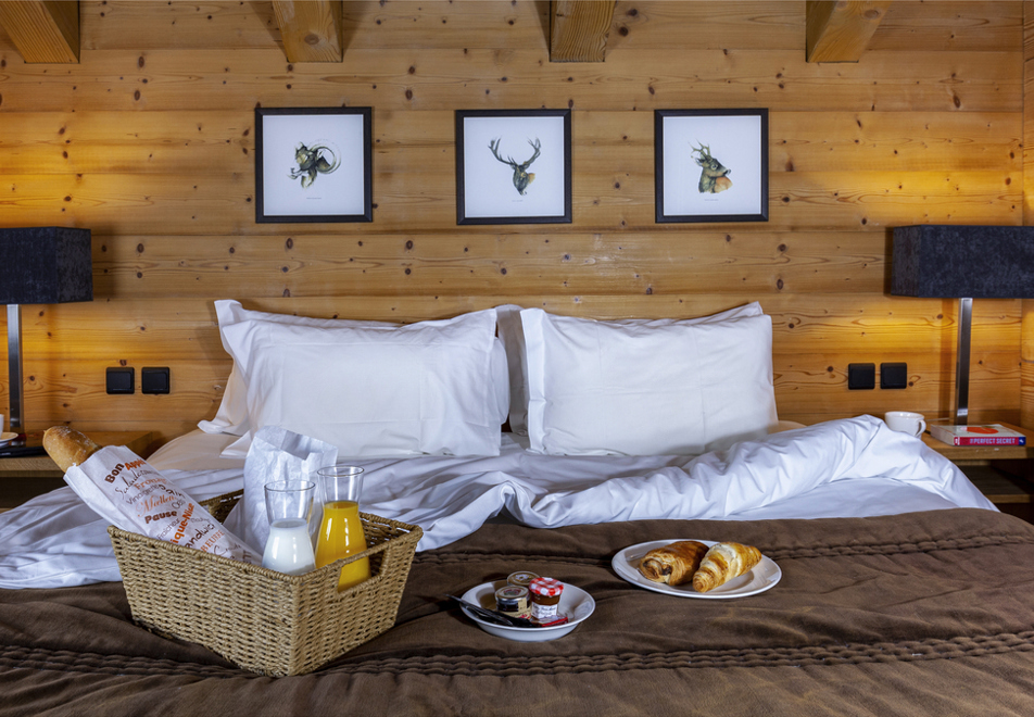 Chalets les Granges, Les Houches (self catered chalets) - Double bedroom