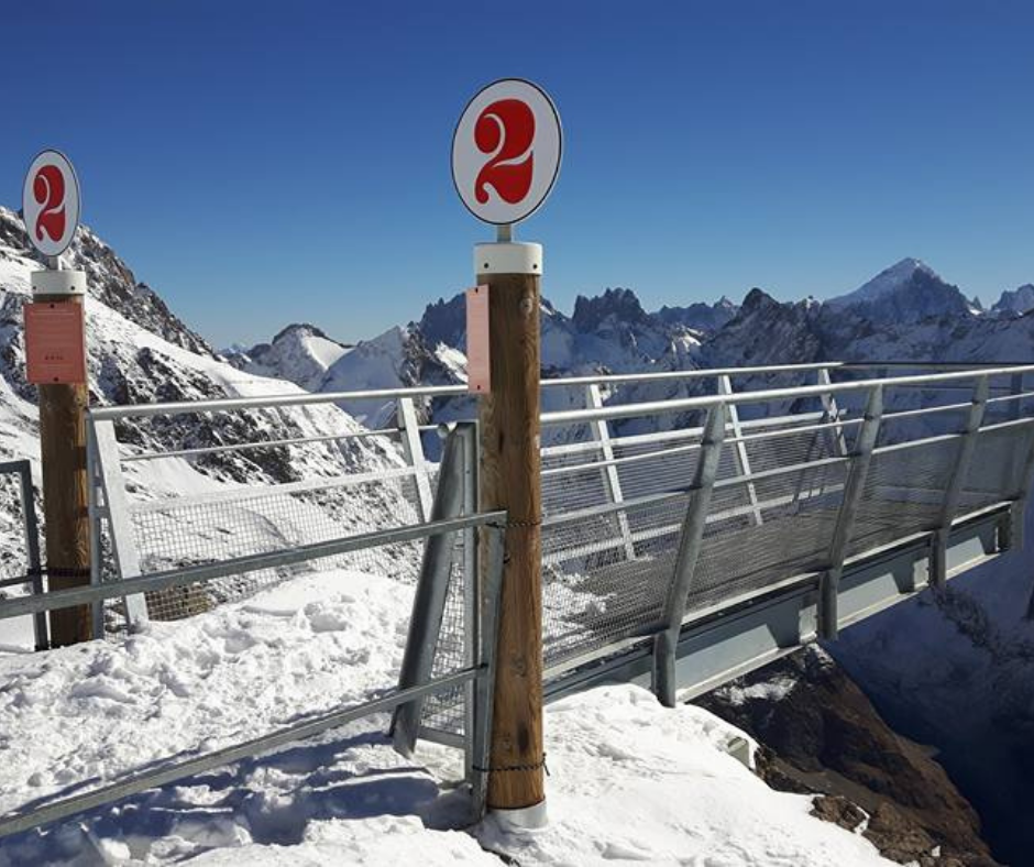 Les Deux Alpes glass walkway