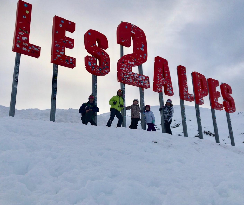 Les Deux Alpes resort sign