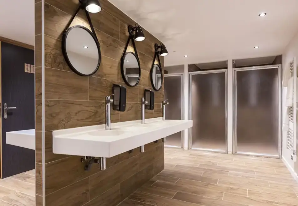 Base Camp Lodge, Bourg St Maurice (Hotel) - Capsule rooms shared facilities