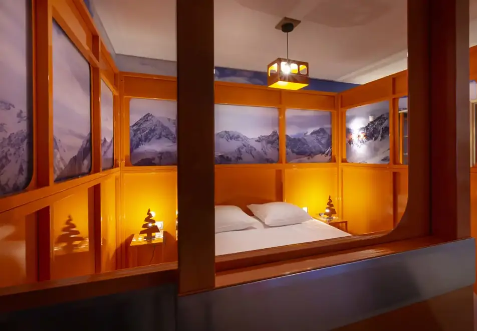 Base Camp Lodge, Bourg St Maurice (Hotel) - Telepherique room