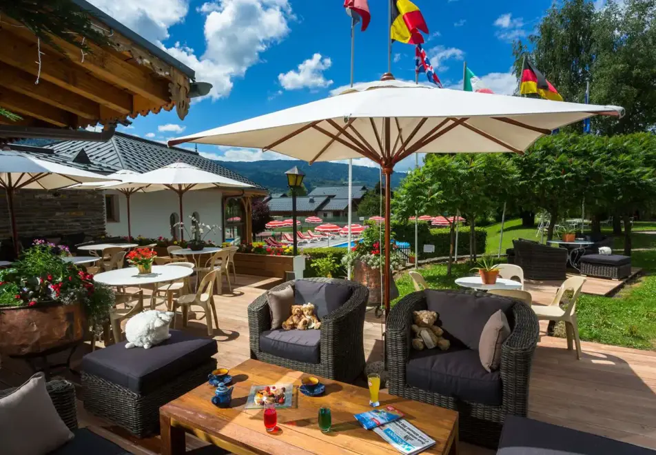 Neige et Roc, Samoens (hotel & apartments) - Outdoor terrace