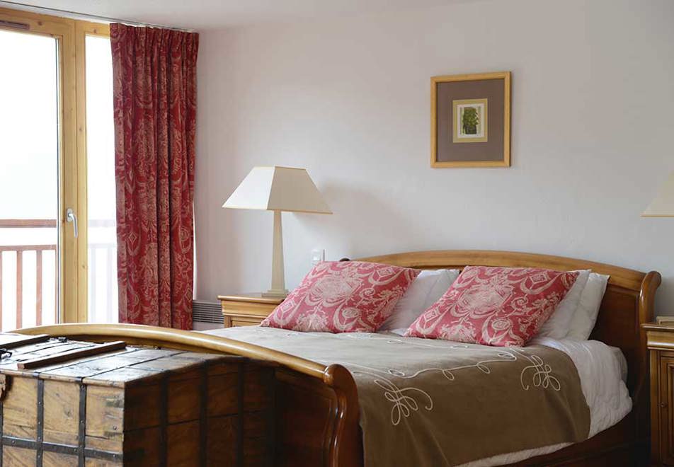 Les Chalets des Deux Domaines, Peisey Vallandry (self catered chalets) - Double bedroom