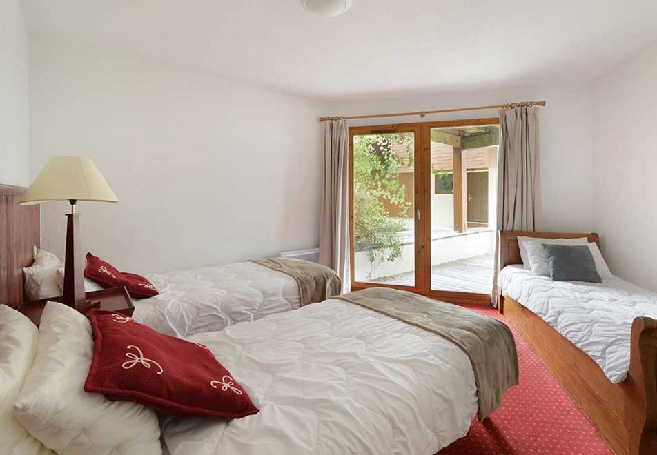 Les Chalets des Deux Domaines, Peisey Vallandry (self catered chalets) - Triple bedroom