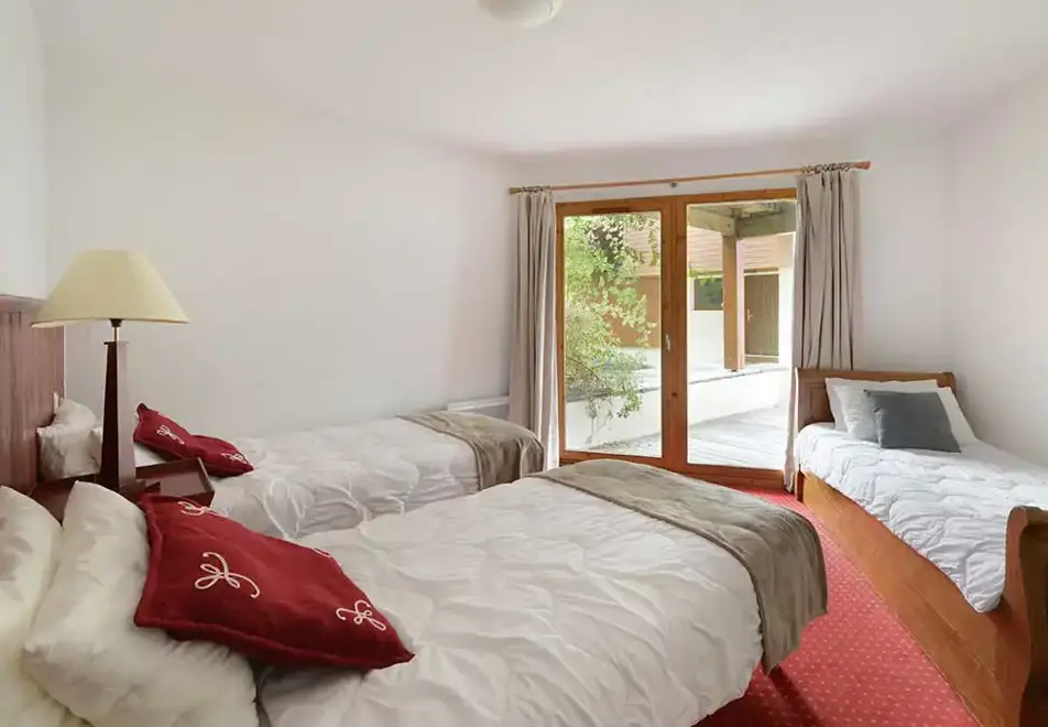 Les Chalets des Deux Domaines, Peisey Vallandry (self catered chalets) - Triple bedroom