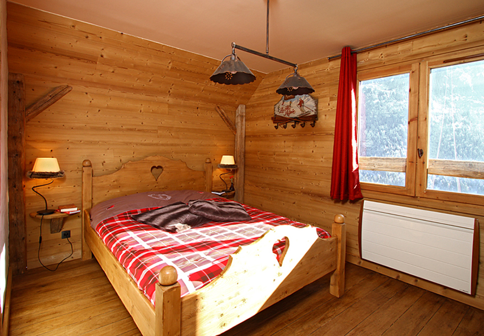 Le Grenier, Vaujany (self catered apartment) - Double bedroom
