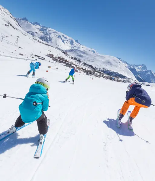 HEADER-Alpe_dHuez_Tourisme skiers (©Laurent_Salino)-2000px.webp