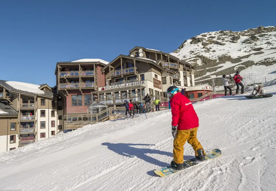 Le Hameau du Kashmir, Val Thorens (self catered hotel & apartments) - Ski-in/ski-out (©Studio Bergoend)