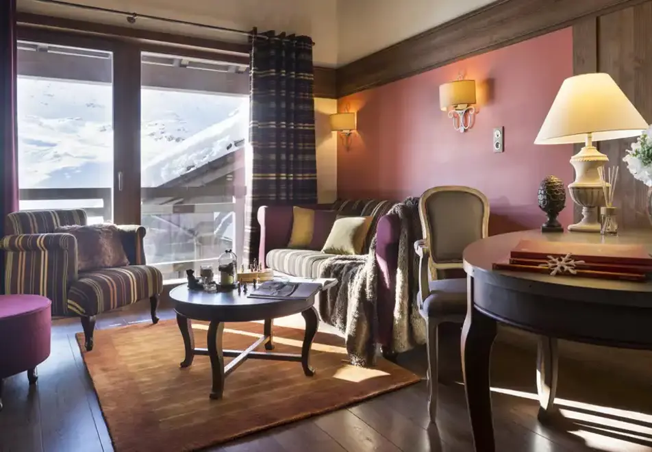 Le Hameau du Kashmir, Val Thorens (self catered hotel & apartments) - Typical suite junior style (©Studio Bergoend)