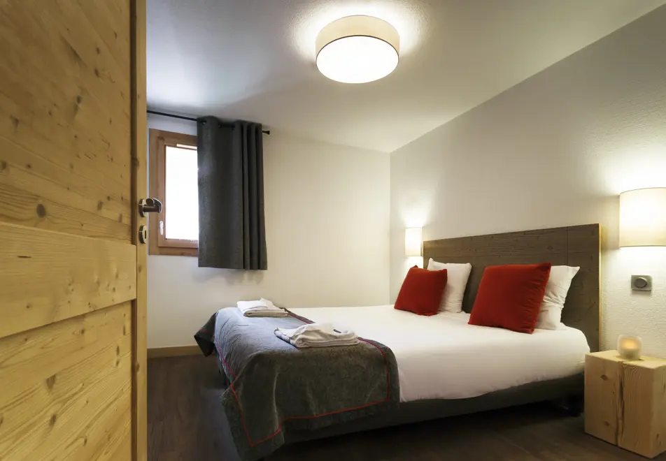Coeur des Loges, Les Menuires (Self catered apartments) - Double bedroom