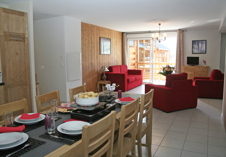 Aigle Bleu, Briancon (self catered apartment) - lIVING/DINING ROOM