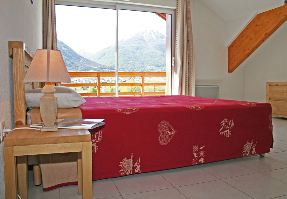 Aigle Bleu, Briancon (self catered apartment) - Double bedroom