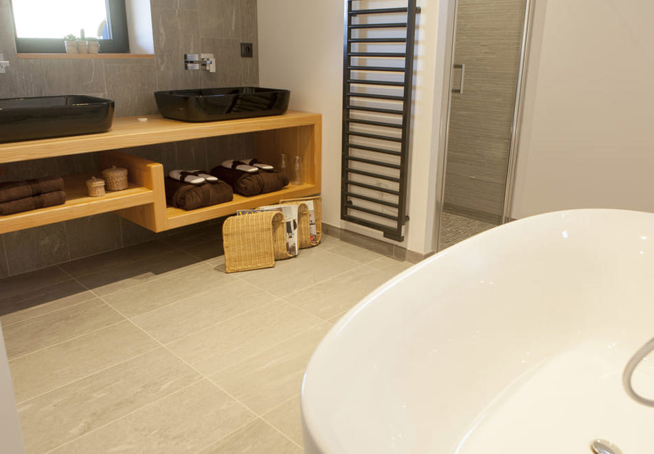 Chalet Cascade, Arc 2000 (self catered chalet) - Shower room