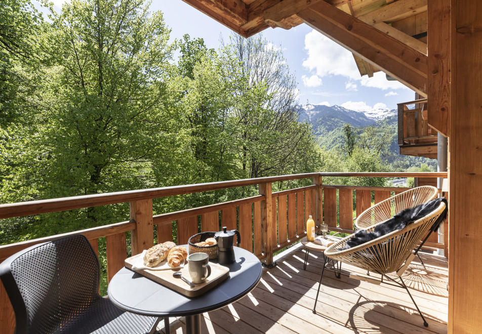 Le Pre de Anne Chloe, Samoens (self catering apartments) - Typical balcony style (©Manureyboz)