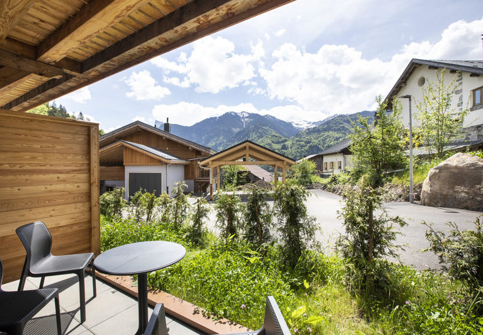 Le Pre de Anne Chloe, Samoens (self catering apartments) - Typical terrace style (©Manureyboz)