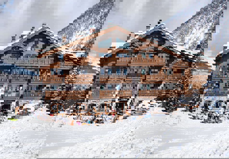 Manali Lodge, Courchevel Moriond (high end apartments) - Piste side location