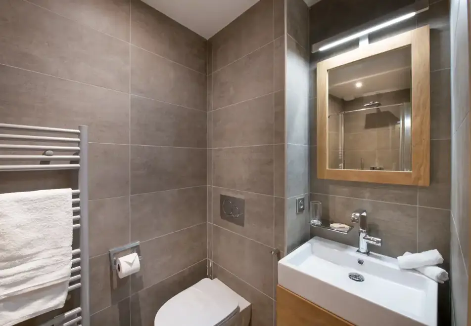 Canyon Lodge, Courchevel Moriond (self catered chalet) - Allnatt