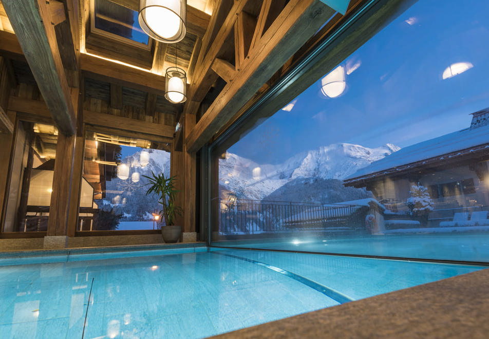 Hotel Armancette, St Nicolas de Veroce (hotel) - Indoor/outdoor pool (©David Machet)