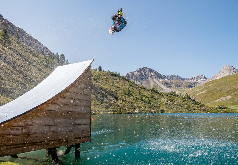 Tignes in Summer - Lake at Tignes le Lac (©Andy Parant)