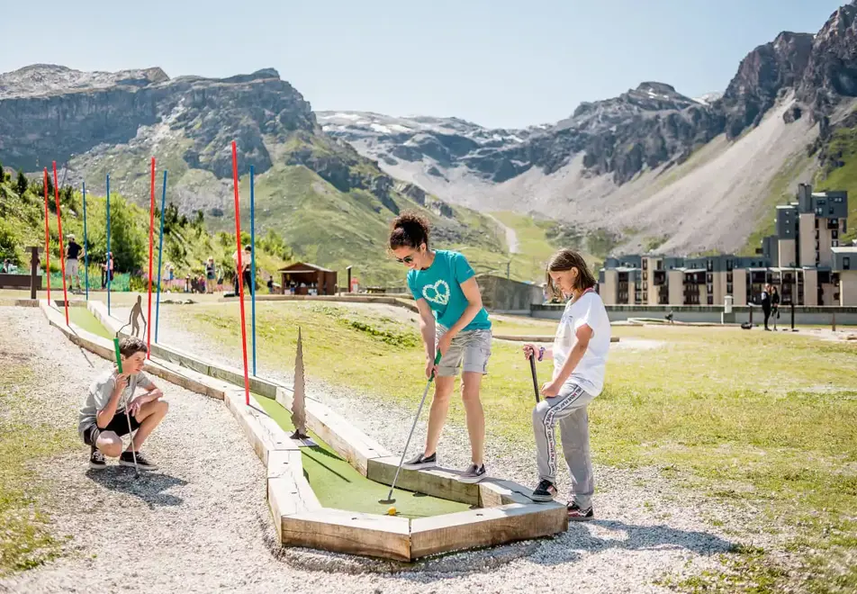 Tignes in Summer - Mini golf (©Andy Parant)