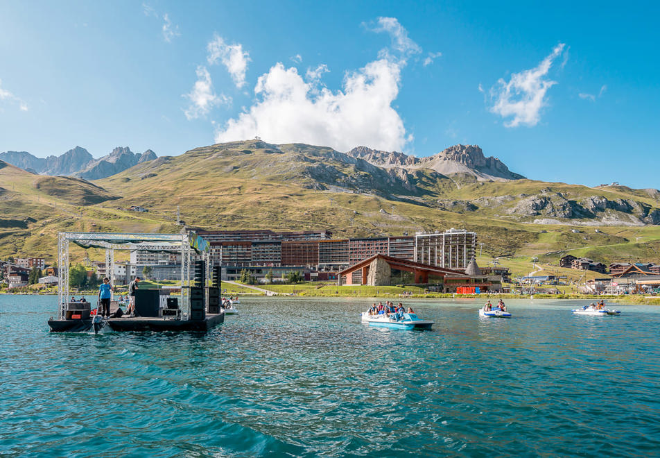 Tignes in Summer - Lake at Tignes le Lac (©Andy Parant)