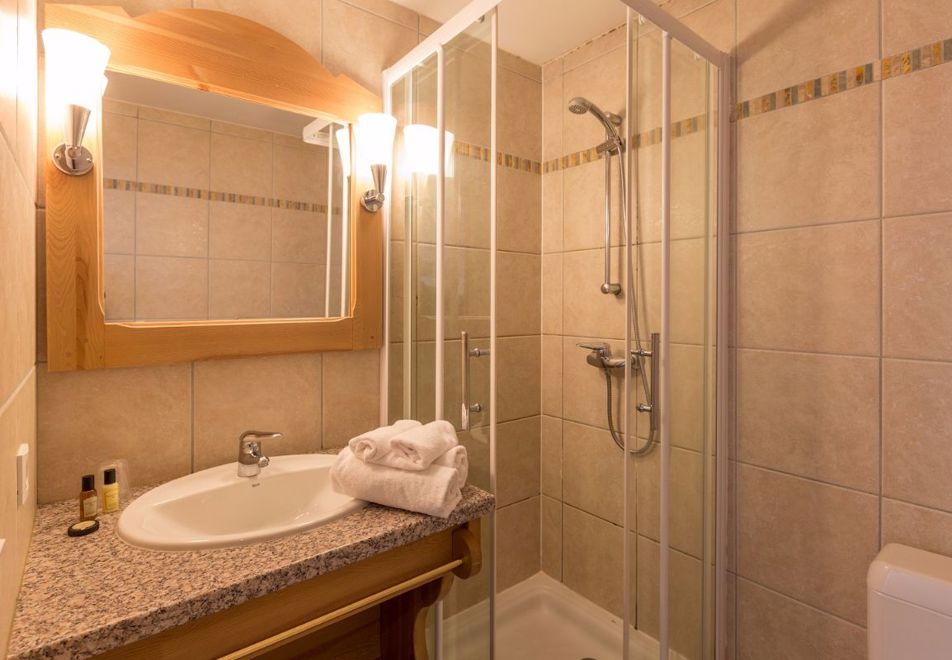 Sun Valley, La Plagne (Self catered apartment) - Bathroom